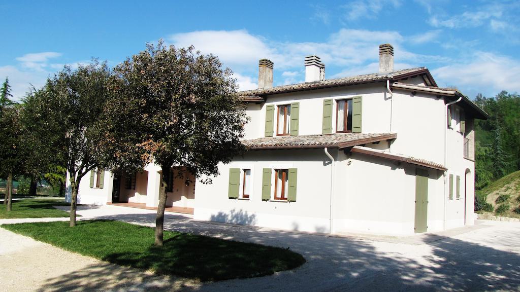Fontepino Aparthotel Spoleto Bagian luar foto
