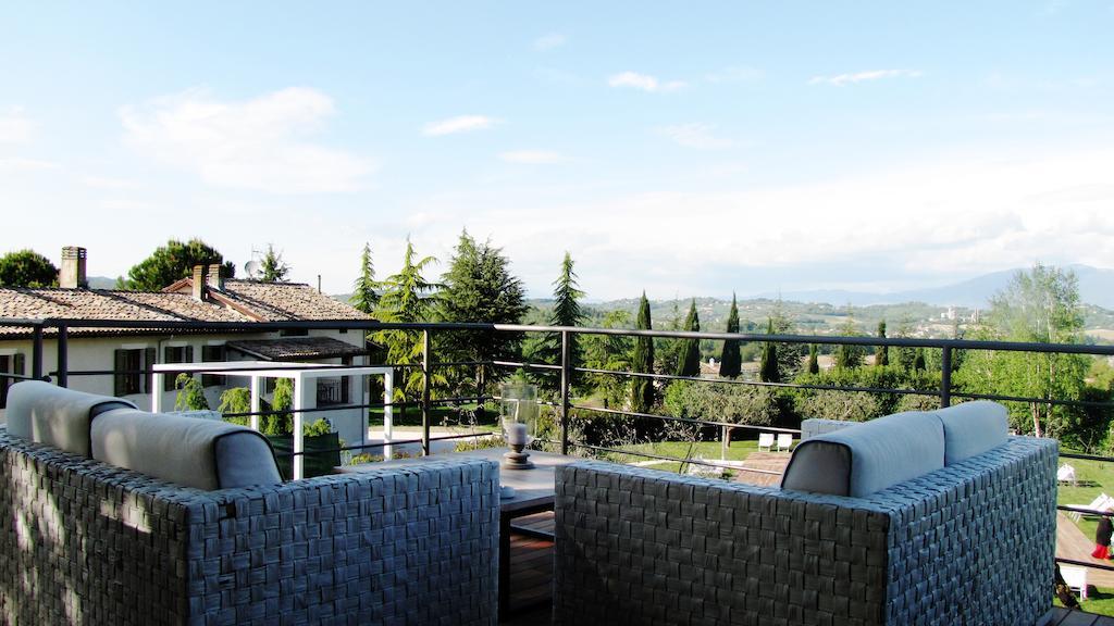 Fontepino Aparthotel Spoleto Bagian luar foto