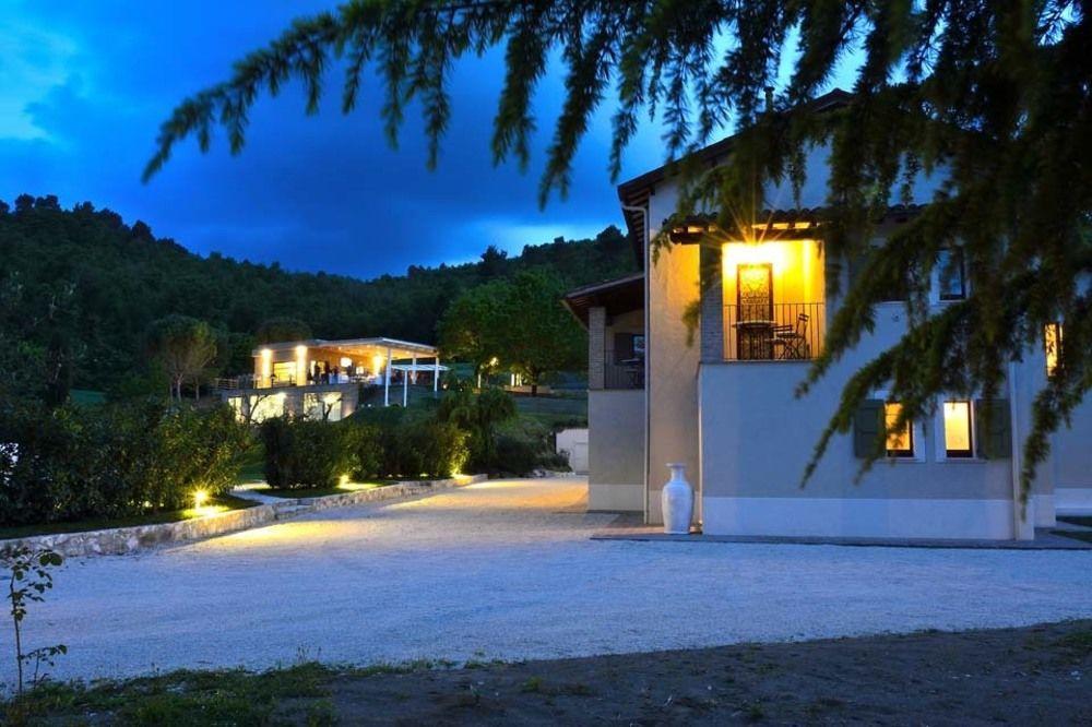 Fontepino Aparthotel Spoleto Bagian luar foto