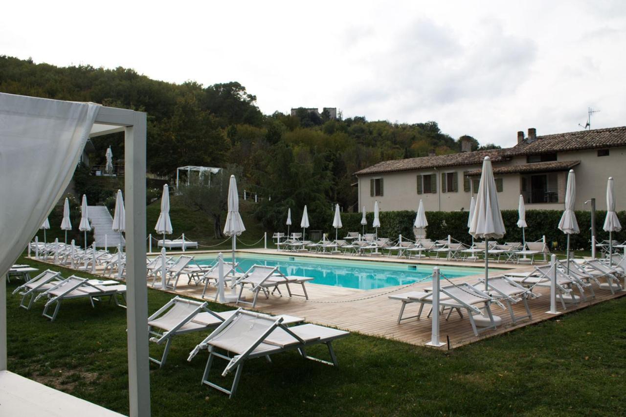 Fontepino Aparthotel Spoleto Bagian luar foto