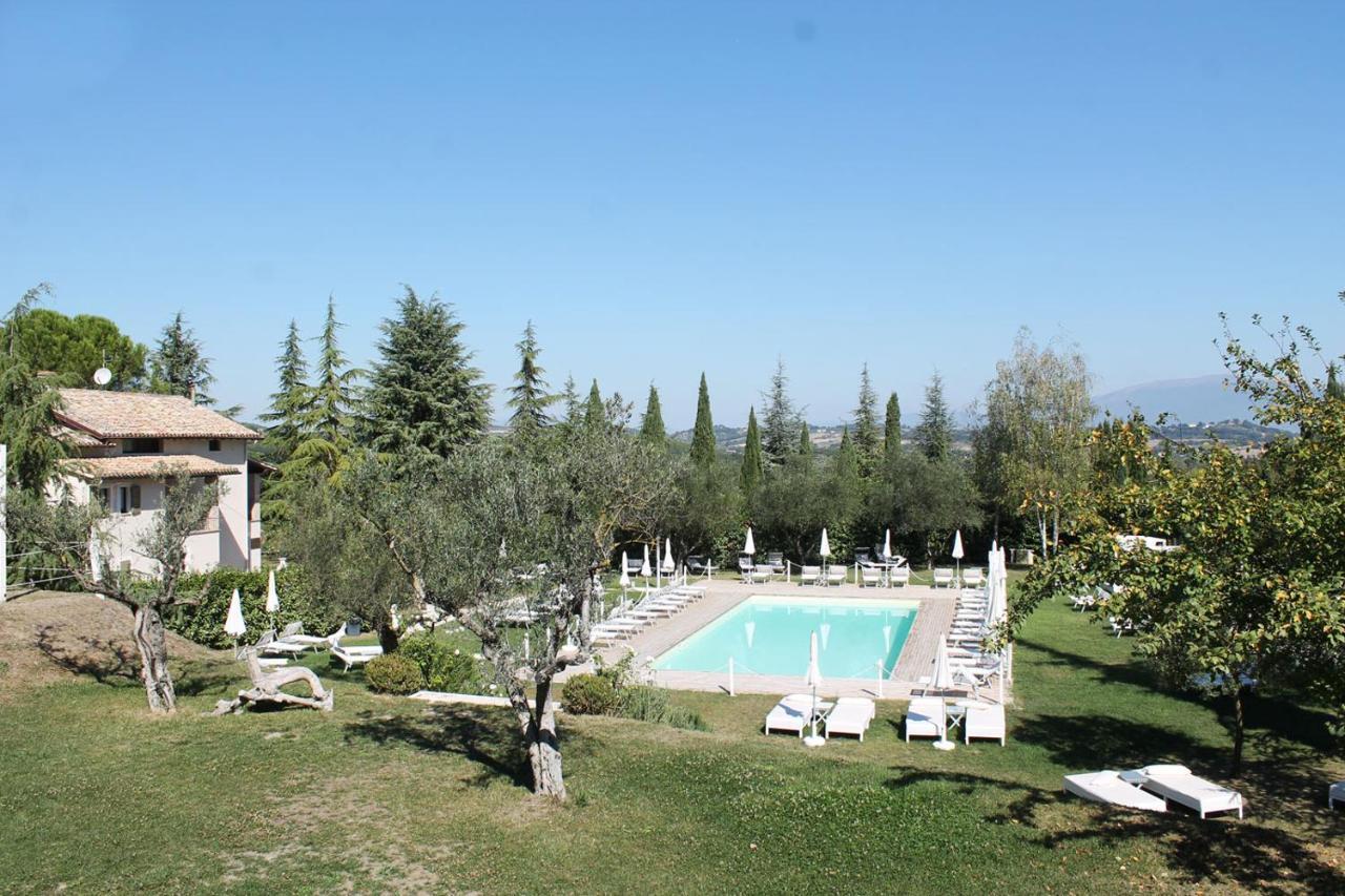 Fontepino Aparthotel Spoleto Bagian luar foto