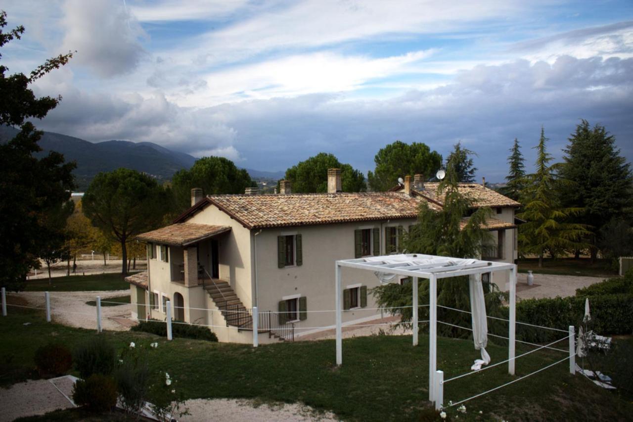 Fontepino Aparthotel Spoleto Bagian luar foto