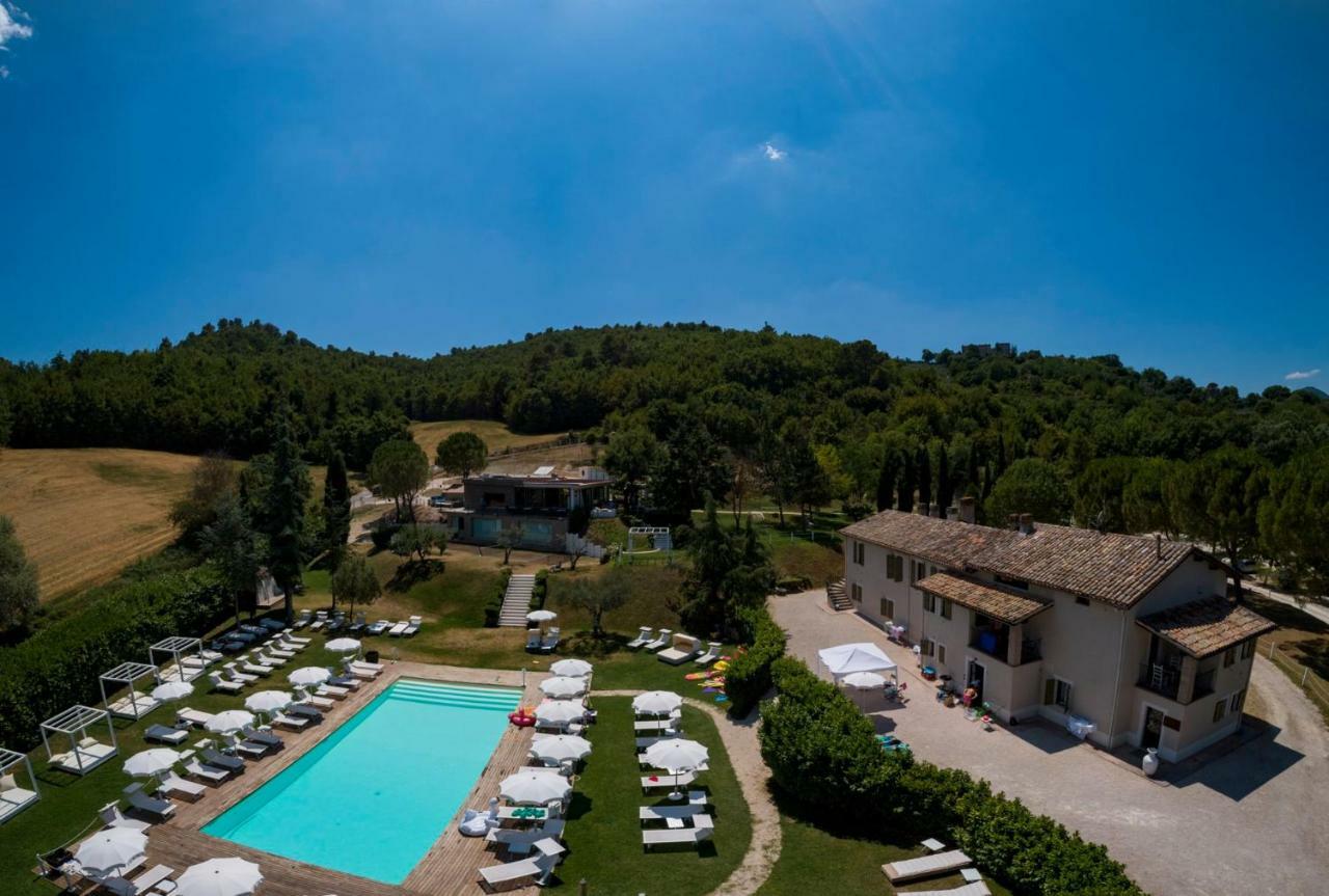 Fontepino Aparthotel Spoleto Bagian luar foto
